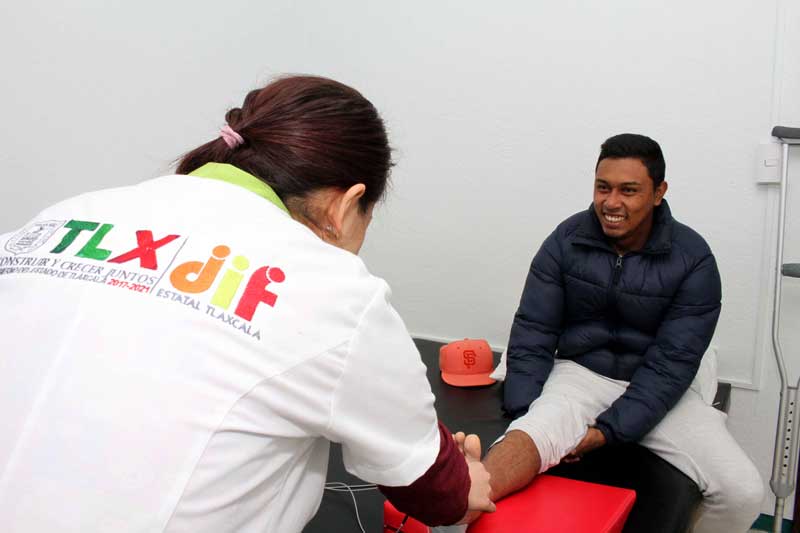 Ofrece DIF estatal rehabilitación y reincorporación laboral a personas con discapacidad