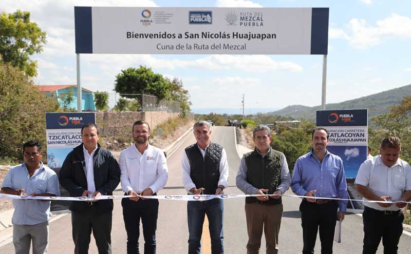 Entrega Tony Gali apoyos al campo poblano en la Mixteca