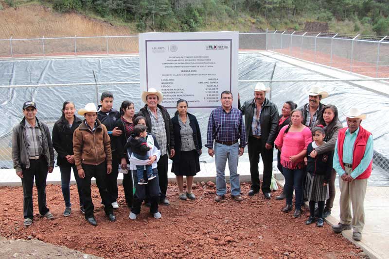 Entrega SEFOA olla de captación de agua en Emiliano Zapata
