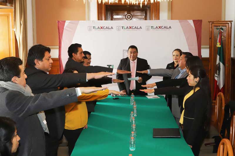 Rinden protesta representantes de los trabajadores ante la junta local de conciliación y arbitraje