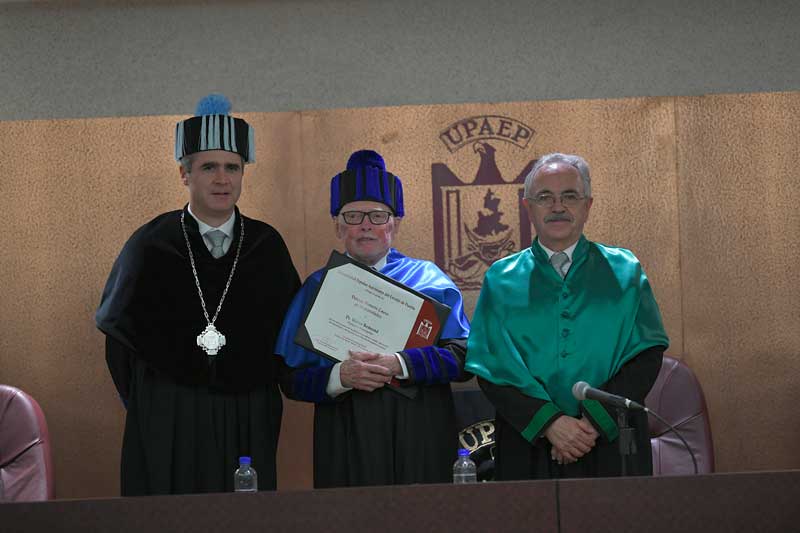 UPAEP otorga Doctorado Honoris Causa en Humanidades al Dr. Walter Redmond