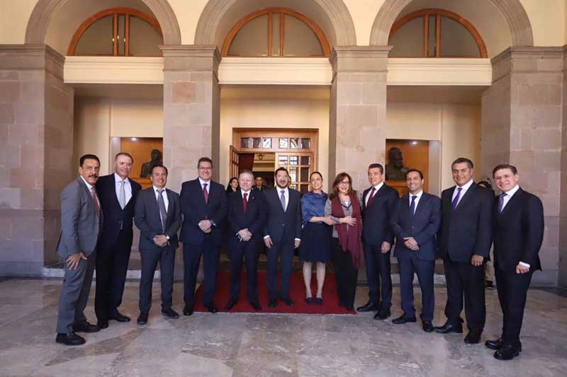 Asiste Marco Mena a ceremonia del 102 aniversario de la Constitución Mexicana