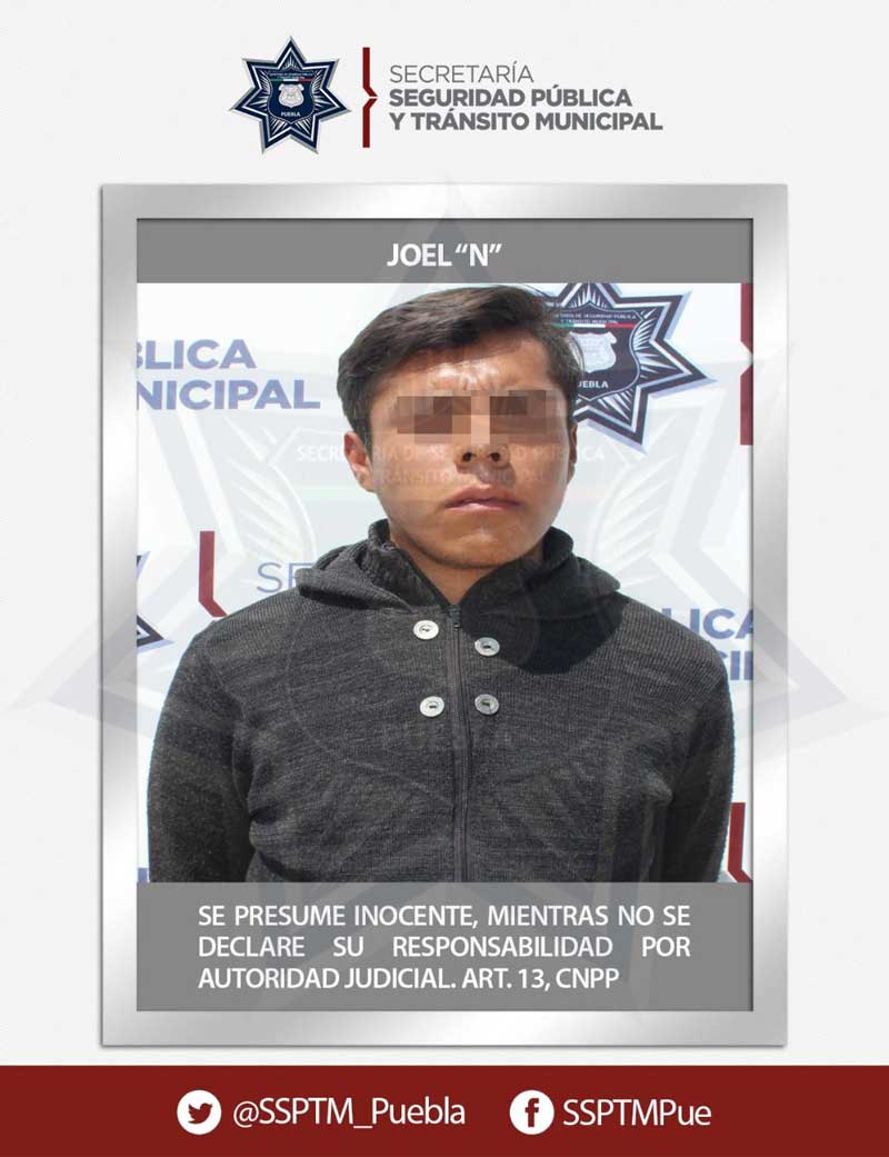 En acción efectiva, detuvo policía municipal de Puebla, a joven por robo a transeúnte