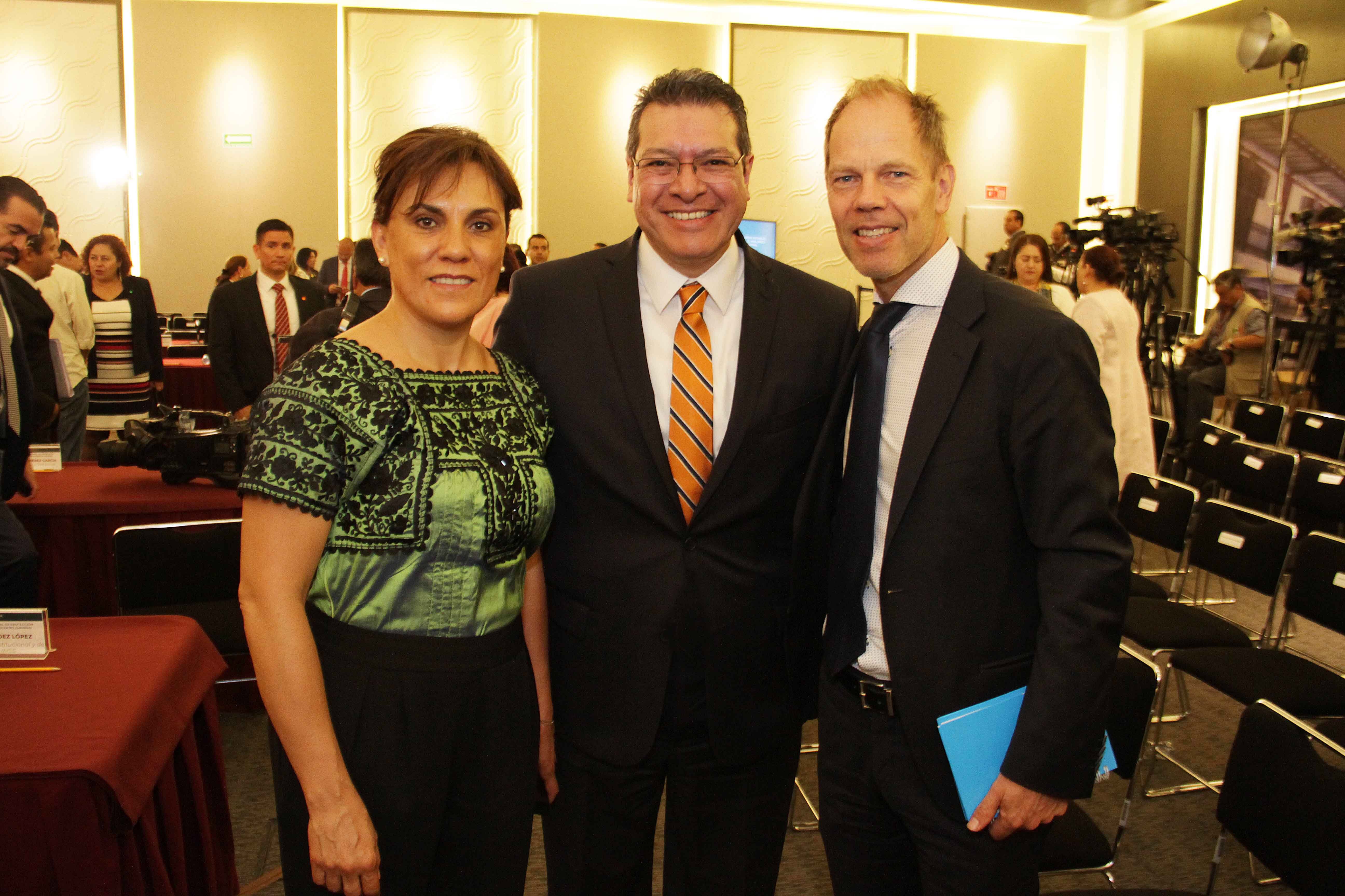 Asume Marco Mena compromisos nacionales de atención a niñas, niños y adolescentes