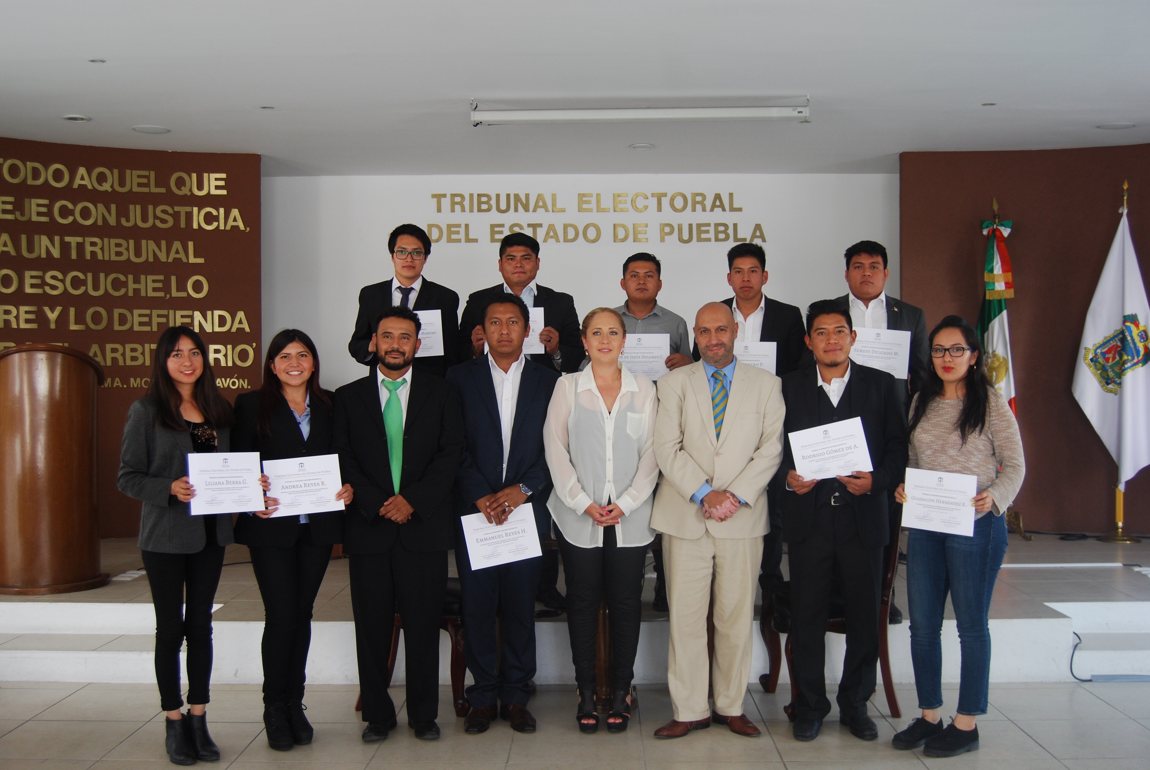Participan alumnos de la Universidad Cristobal Colón en Magistrados por un día