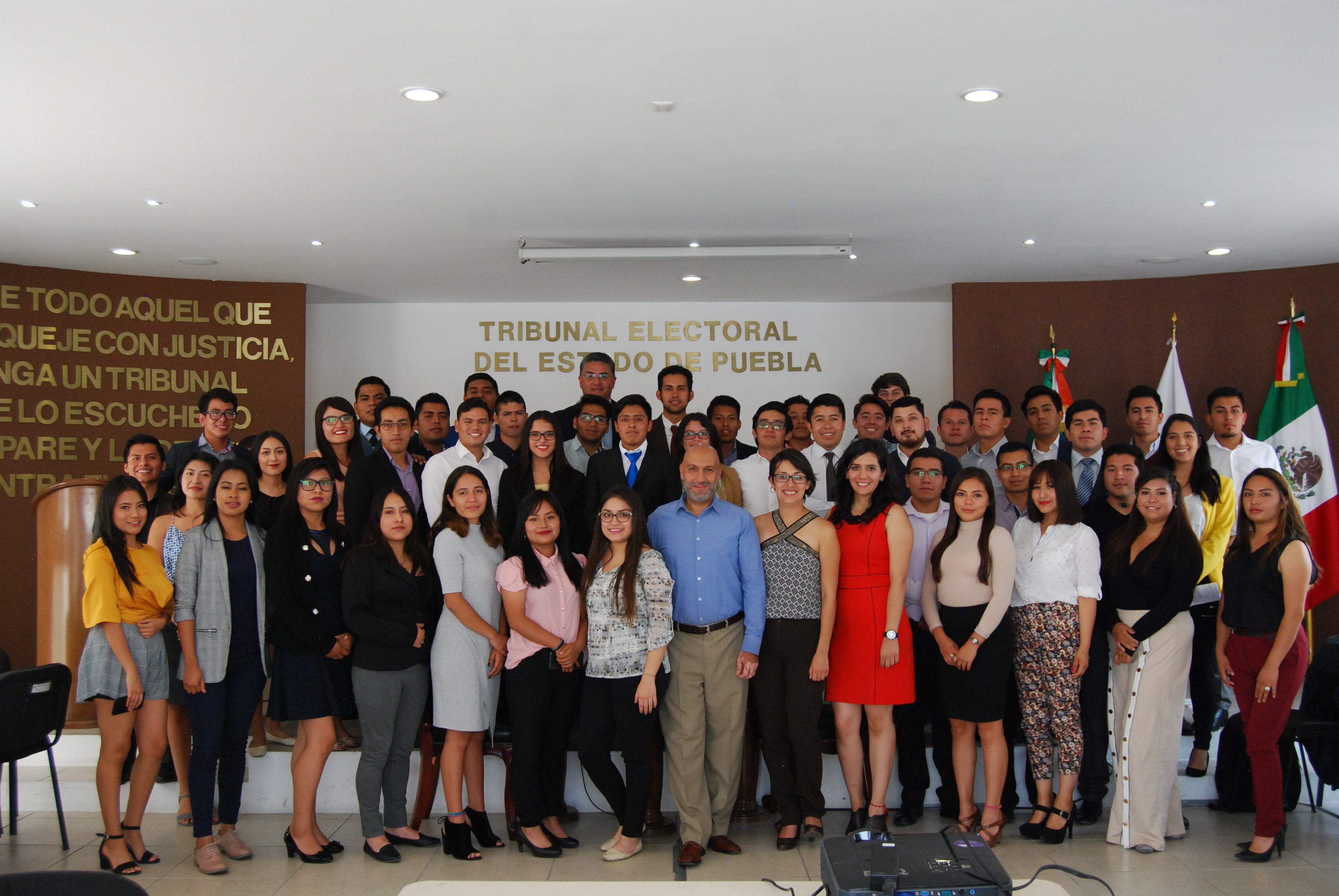 Partcipan alumnos de la BUAP en Magistrado por un Día