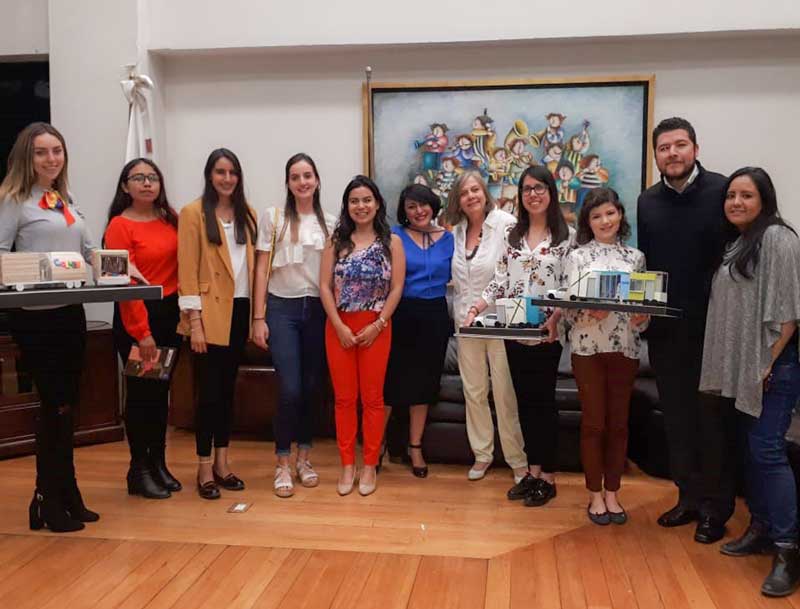 Estudiantes de Arquitectura de interiores de la UDLAP presentan su proyecto ante AMANC 