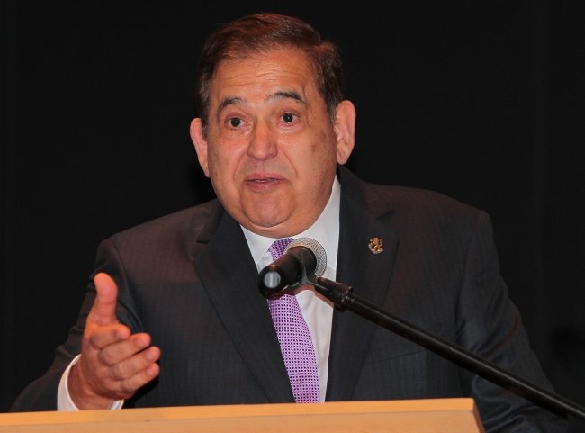 Detienen en España a director de Altos Hornos de México