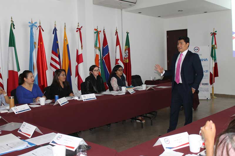 Capacita SEDECO a empresas exportadoras para que consoliden sus negocios