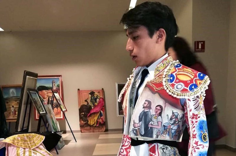 Presenta ITDT terno conmemorativo de los 500 años del Encuentro de Dos Culturas