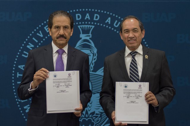 Firma BUAP convenio con Canaco Puebla