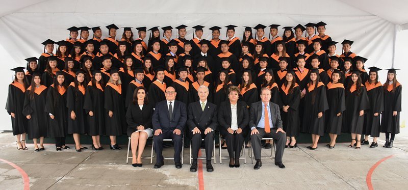 76 jóvenes se gradúan de la preparatoria UDLAP-SEDIF   