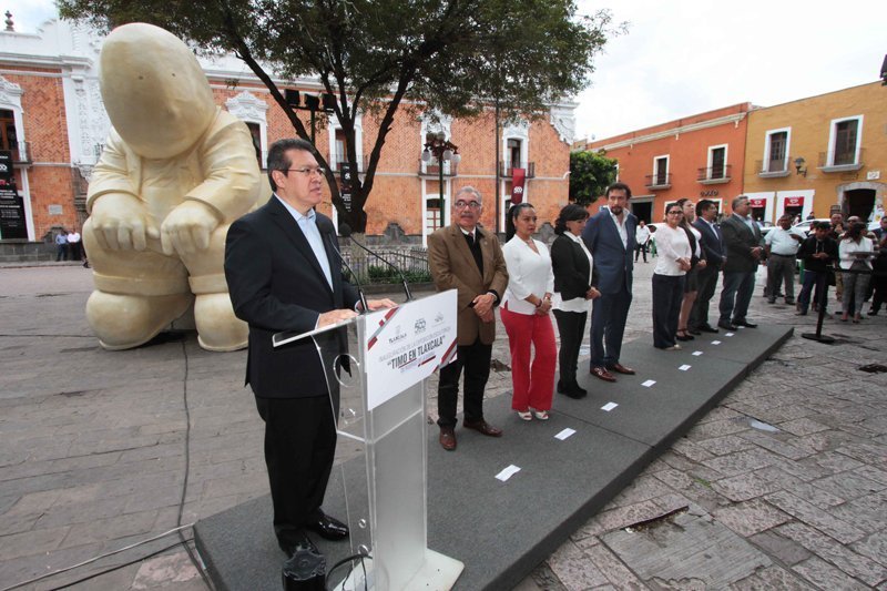 Inaugura Marco Mena exposición «Timo en Tlaxcala» de Rodrigo de la Sierra