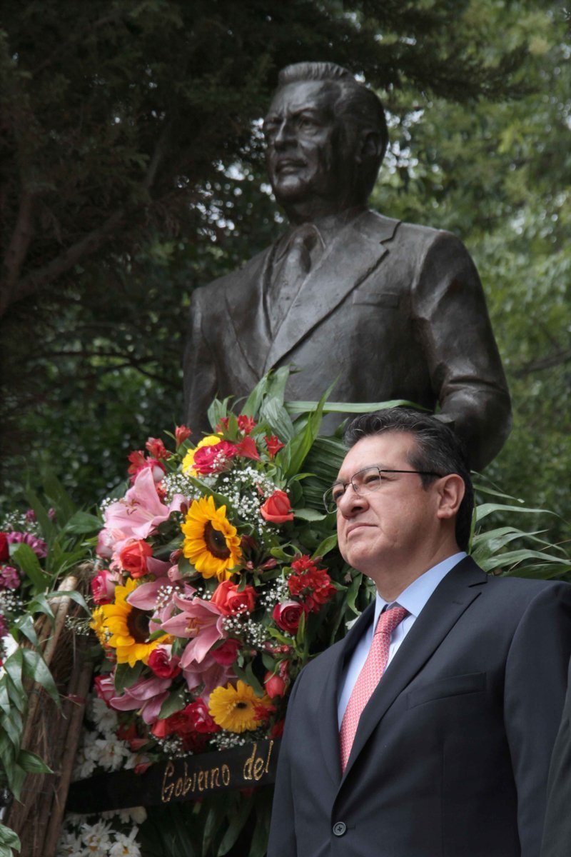 Marco Mena encabeza 38 aniversario luctuoso de Emilio Sánchez Piedras