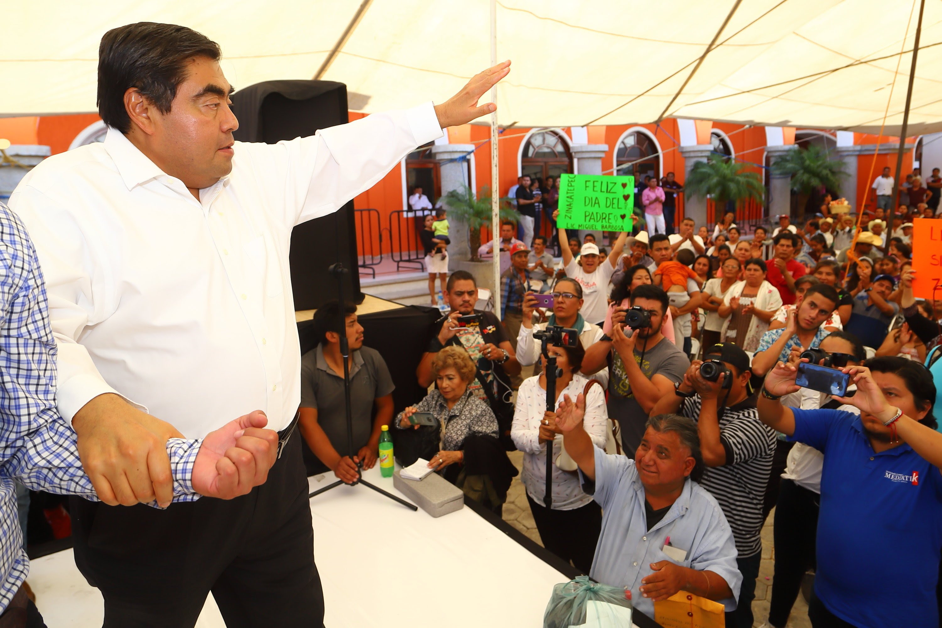 Gobiernos tienen que corregir sus formas de hacer política con acciones públicas cercanas a la gente: Miguel Barbosa Huerta