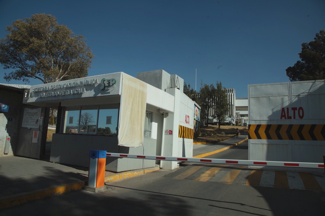 Avanza proceso para reinstalar a docentes cesados en 2015