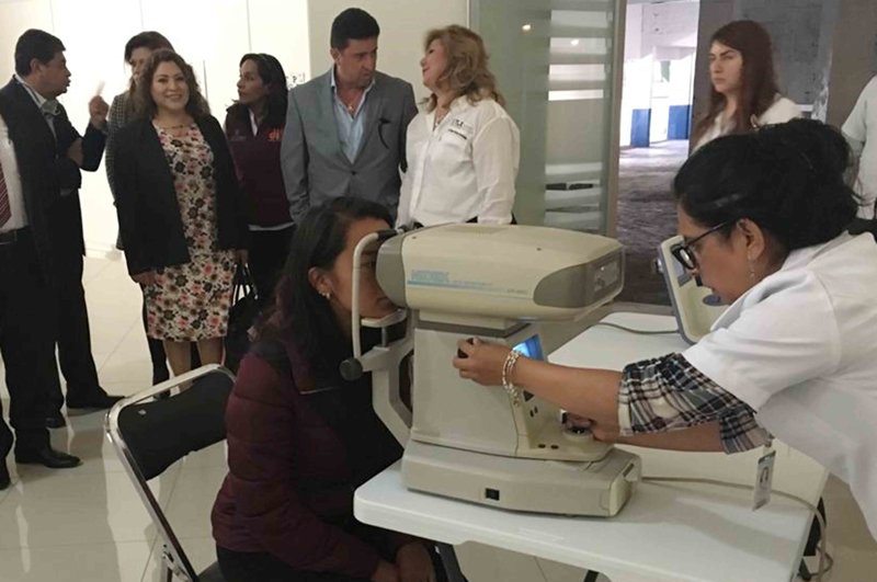 Entrega Beneficiencia Pública de Tlaxcala 500 lentes y 645 auxiliares auditivos