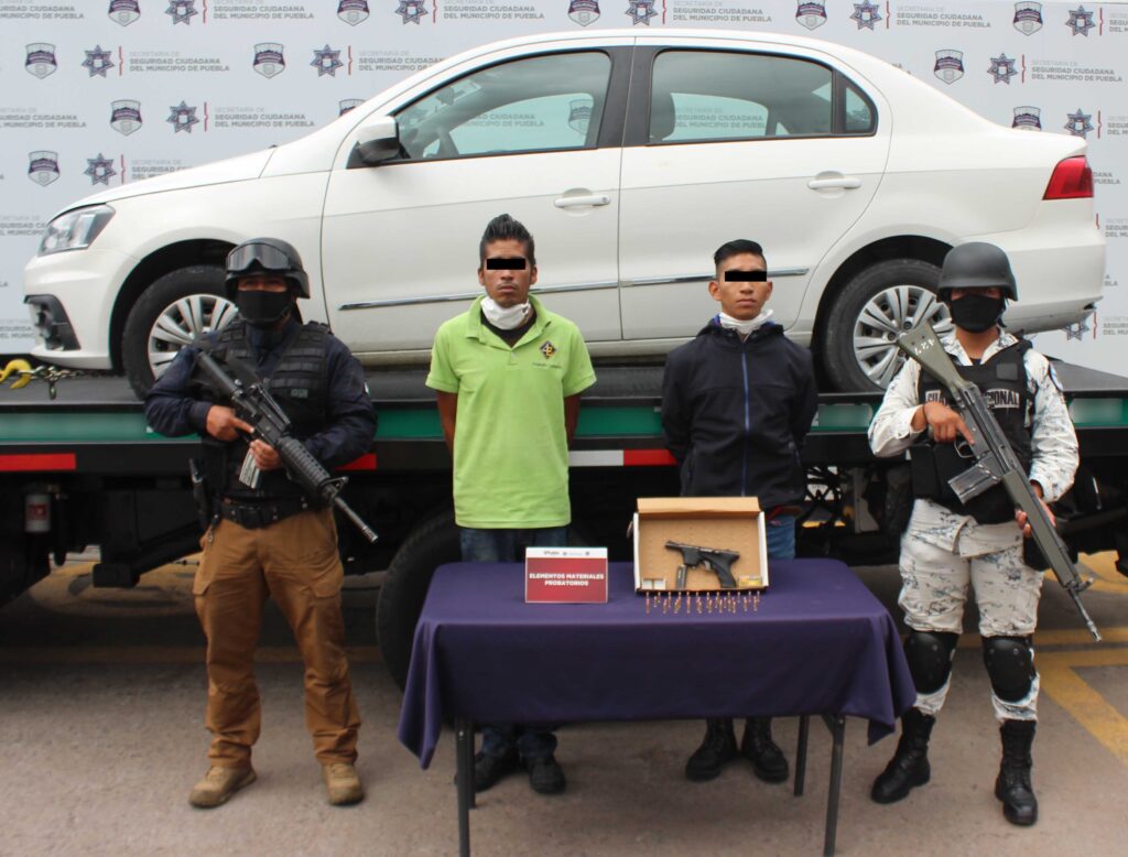 Detuvieron Guardia Nacional y Policía Municipal de Puebla a dos hombres presuntamente dedicados al robo de tiendas Oxxo