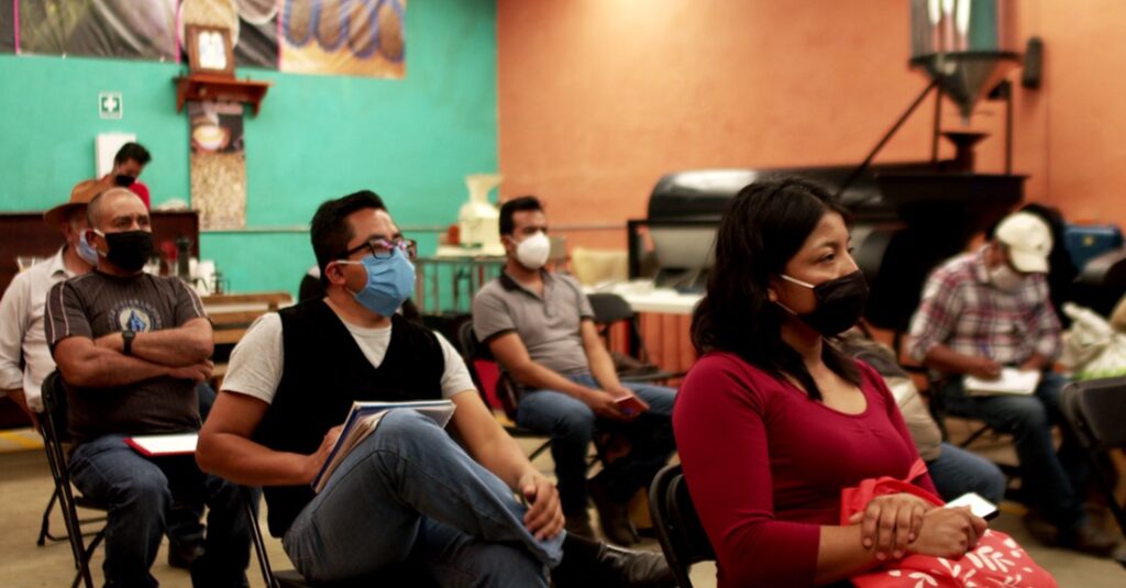 Genera SDR capacitaciones para cafeticultores y emprendedores