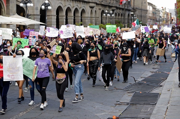 Lejano, el triunfo feminista