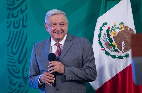 Personal en hospitales privados que atiende COVID-19 ha sido vacunado: AMLO