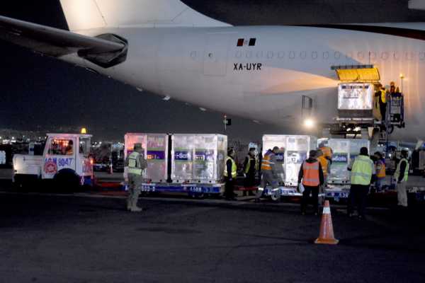 Llegan a México más de un millón de dosis contra COVID-19 de AstraZeneca