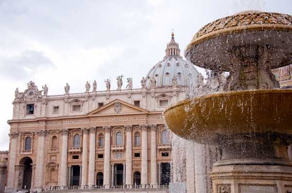 El Vaticano lleva a juicio a 10 personas, acusadas de delitos financieros