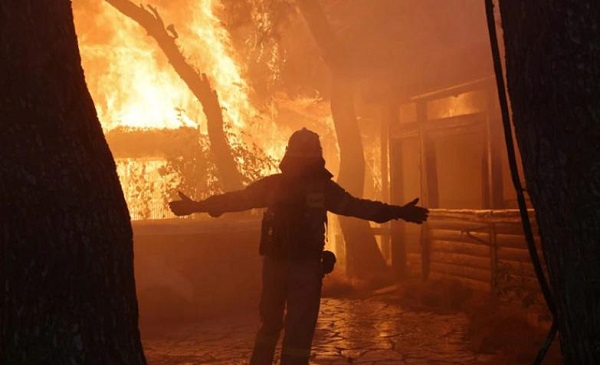 Grecia lucha contra un gran incendio