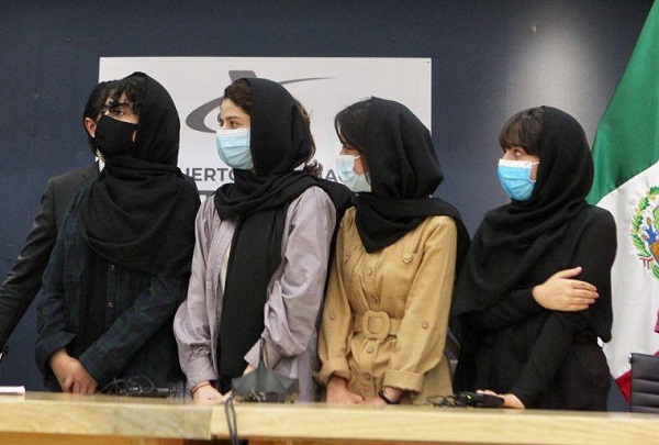 ‘Soñadoras afganas’, el equipo adolescente de robótica que recibió asilo en México