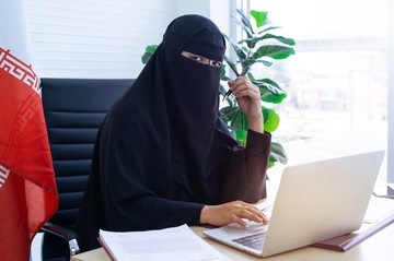 Imponen talibanes uso de niqab a mujeres usen en las universidades