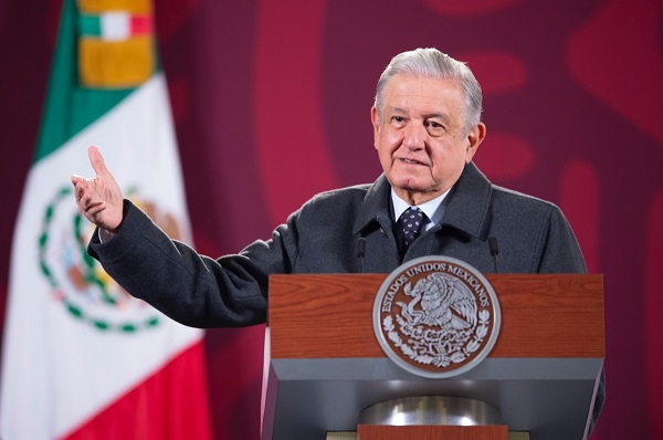 AMLO reapareció sin cubrebocas tras contagiarse por COVID-19