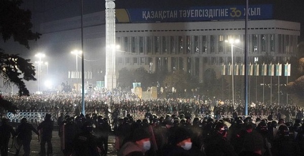 Las masivas protestas dejan una decena de muertos en Kazajistán