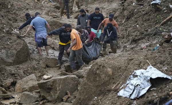 Registran más de 100 muertos tras fuertes inundaciones y deslaves en Brasil