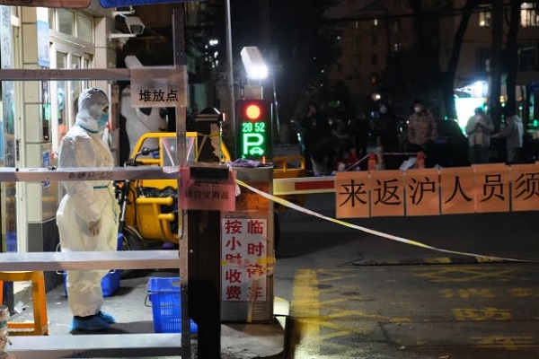 China ordena el mayor confinamiento para la megaurbe de Shanghái