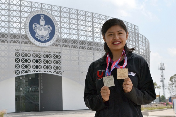 Siempre es tiempo de perseguir nuestros sueños y trabajar para alcanzarlos: Victoria Cruz Romano