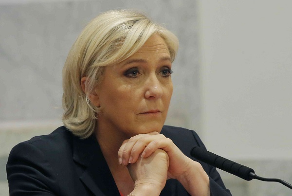 La candidata presidencial de Francia Marine Le Pen es investigada por malversación de fondos