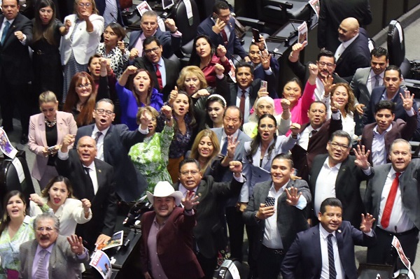 Defiende Morena en San Lázaro la reforma eléctrica