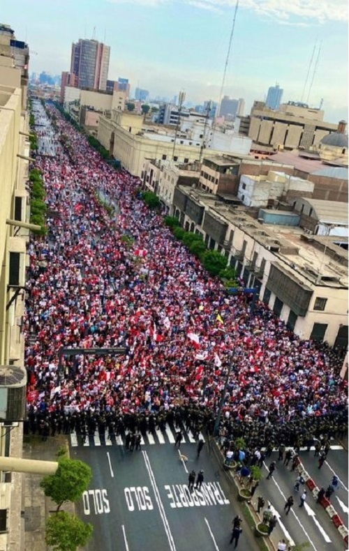 Perú elimina estado de emergencia, pero manifestaciones continúan
