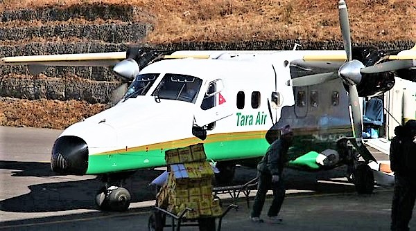 Desaparece avión en Nepal con 22 personas a bordo