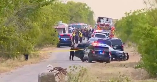 Hallan a 46 migrantes muertos en un camión abandonado en Texas