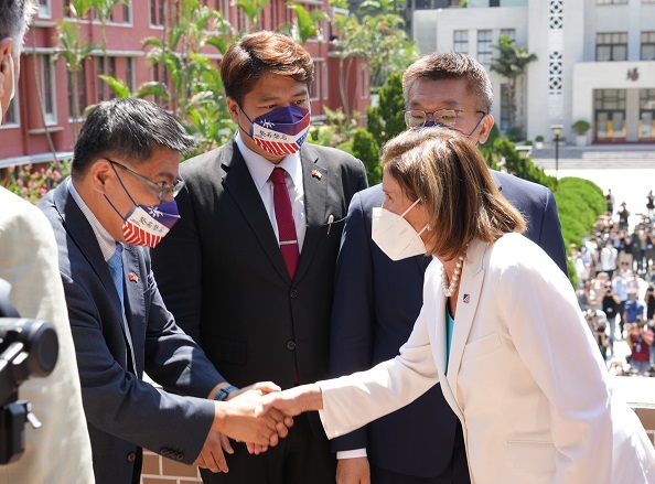 ‘No abandonaremos nuestro compromiso con Taiwán’, señala Nancy Pelosi