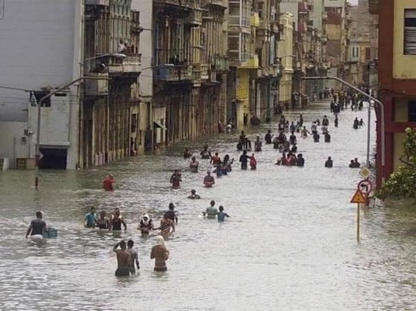 Ocasiona huracán Ian daños en viviendas e inundaciones en Cuba