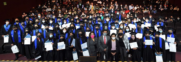 Preside la rectora Lilia Cedillo graduación de alumnos de Biotecnología