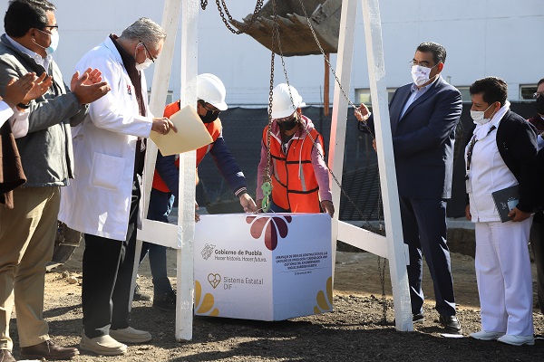 Inicia Céspedes Peregrina construcción de unidades de oncología y cardiología en HNP