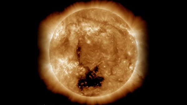 Identifican agujero solar de 30 veces el tamaño de la Tierra
