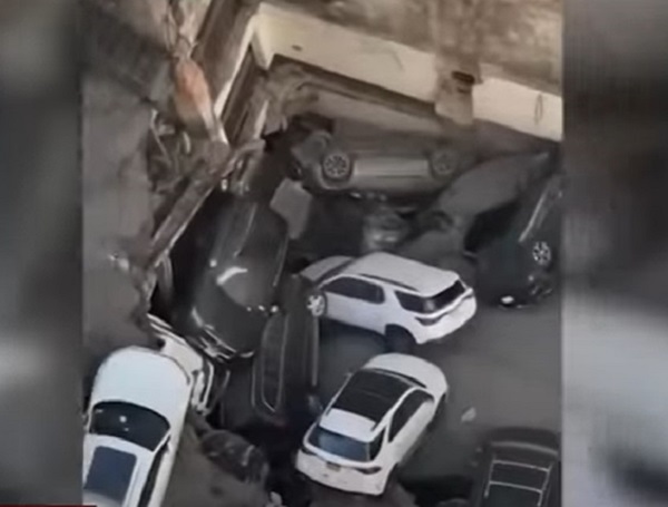 Derrumbe de un estacionamiento en Nueva York deja un muerto y varios heridos