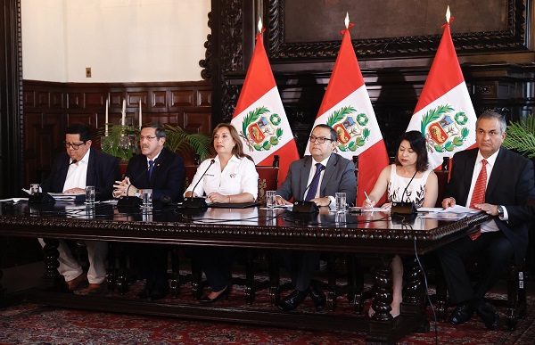 Boluarte decreta estado de emergencia en frontera de Perú 