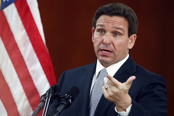 Firma el gobernador de Florida ley que impone pena de muerte a pedófilos