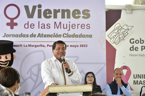 Acerca gobierno de Puebla servicios de ‘Viernes de las Mujeres’ a unidades habitacionales