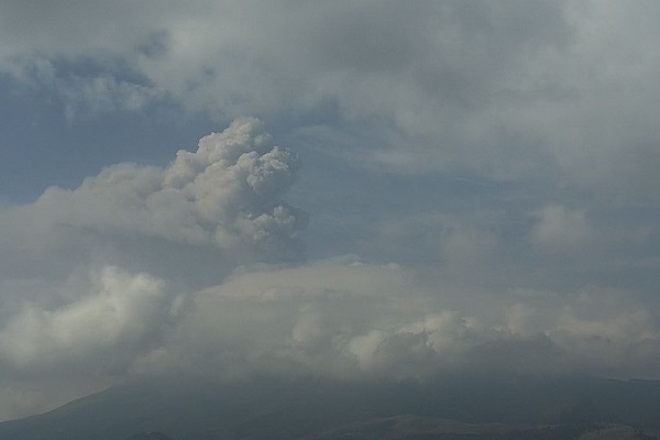 Continúa registro de tremor con amplitud moderada a baja del Popocatépetl: SEGOB